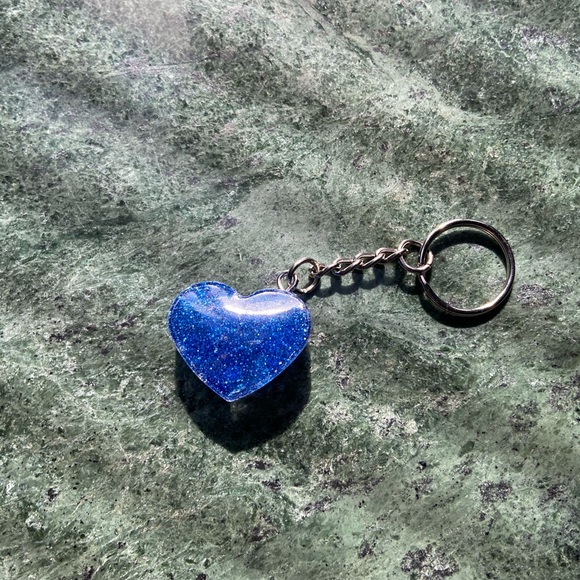 Mini Heart Keychain - Picture 2 of 2